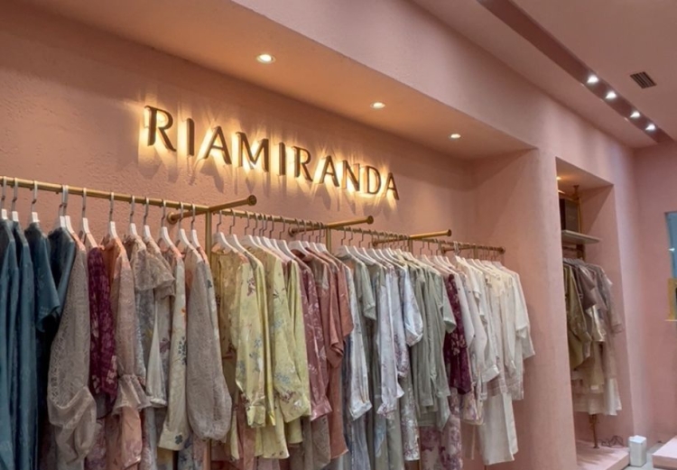Brand Fashion Lokal Ternama, Riamiranda Hadir di Duta Mall Banjarmasin